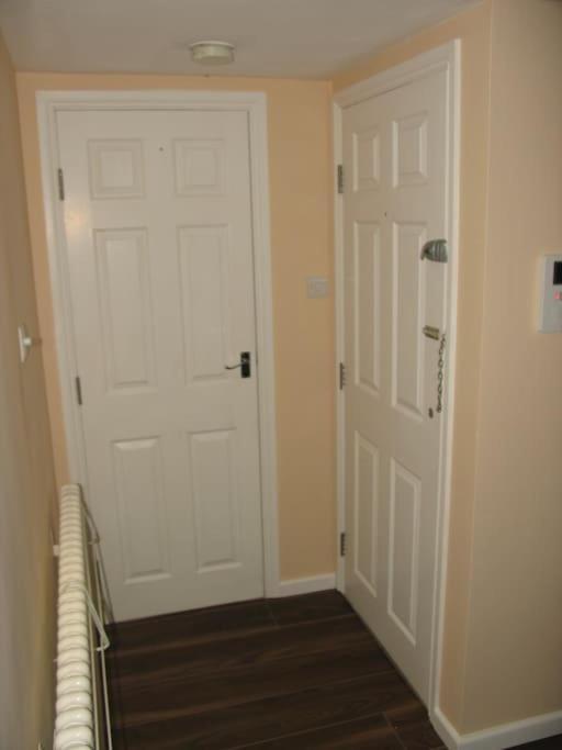 Modern Cosy Private Studio, Wifi, Ip-Tv, Must See Romford Buitenkant foto