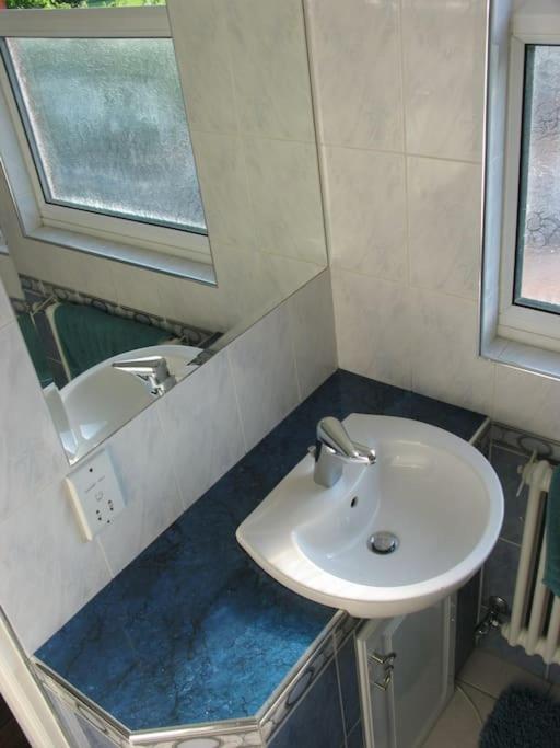 Modern Cosy Private Studio, Wifi, Ip-Tv, Must See Romford Buitenkant foto