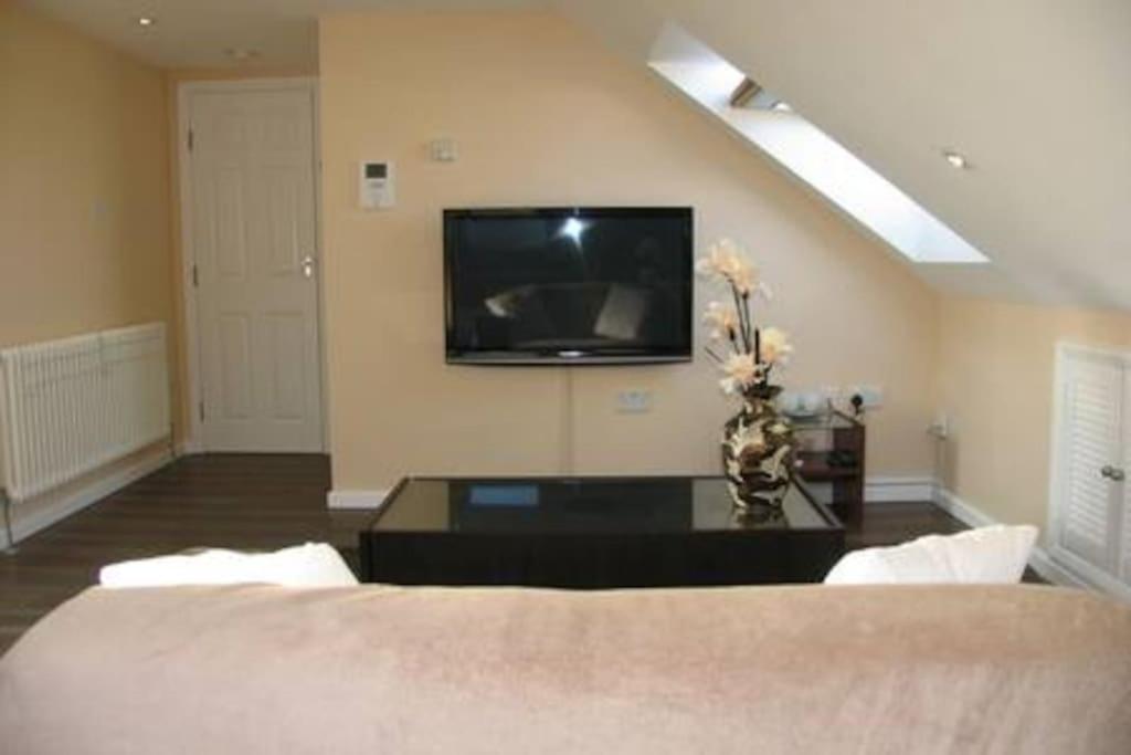 Modern Cosy Private Studio, Wifi, Ip-Tv, Must See Romford Buitenkant foto