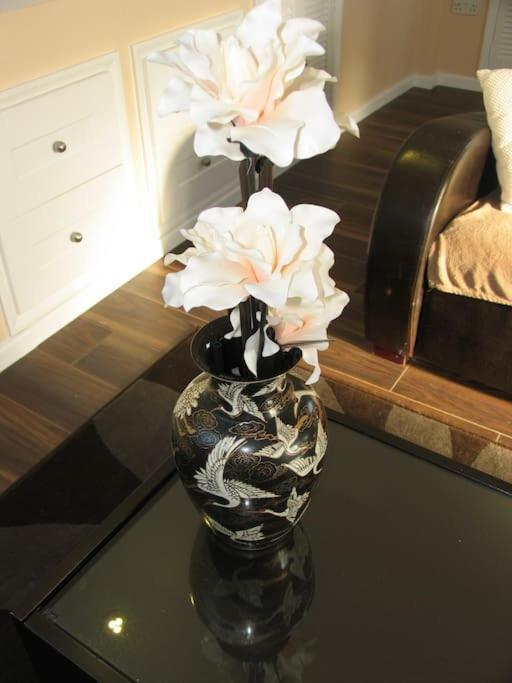 Modern Cosy Private Studio, Wifi, Ip-Tv, Must See Romford Buitenkant foto