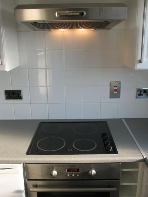 Modern Cosy Private Studio, Wifi, Ip-Tv, Must See Romford Buitenkant foto